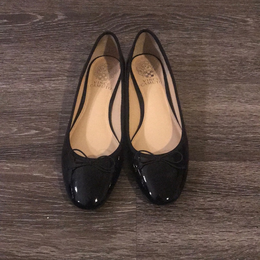 Black patent leather Vince Camuto flats